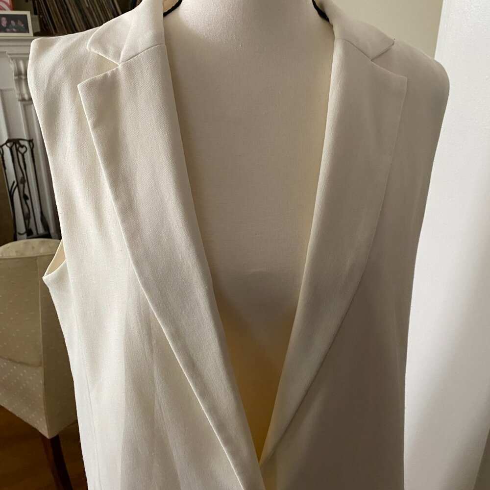cupcakes and cashmere White Collared Single-Breasted Long Vest | Size 10 - Picture 6 of 8